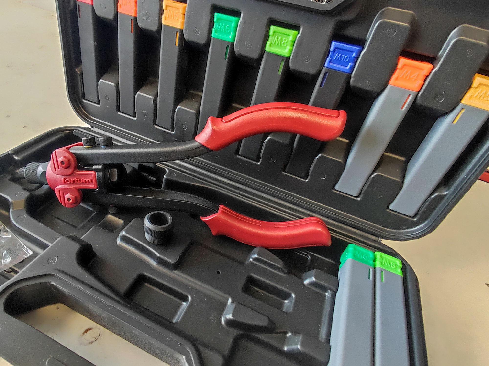 Kliešte nitovacie 3v1, nity 2,4-6,4mm, matice M3-M10, skrutky M4-M8, FORTUM