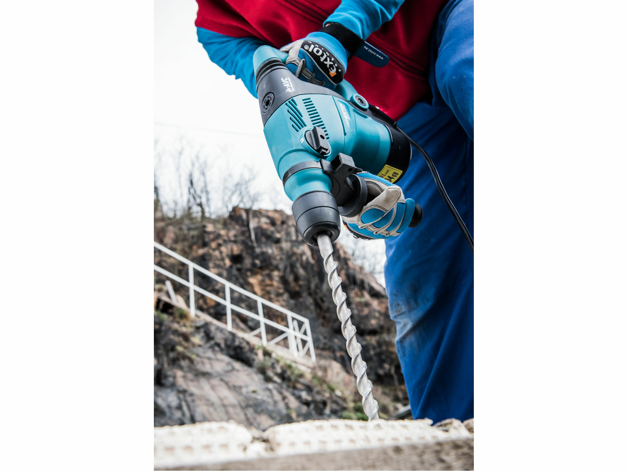 Kladivo vŕtacie a sekacie, SDS-plus, príkon 1020W, 7J, antivibračná rukoväť, EXTOL INDUSTRIAL