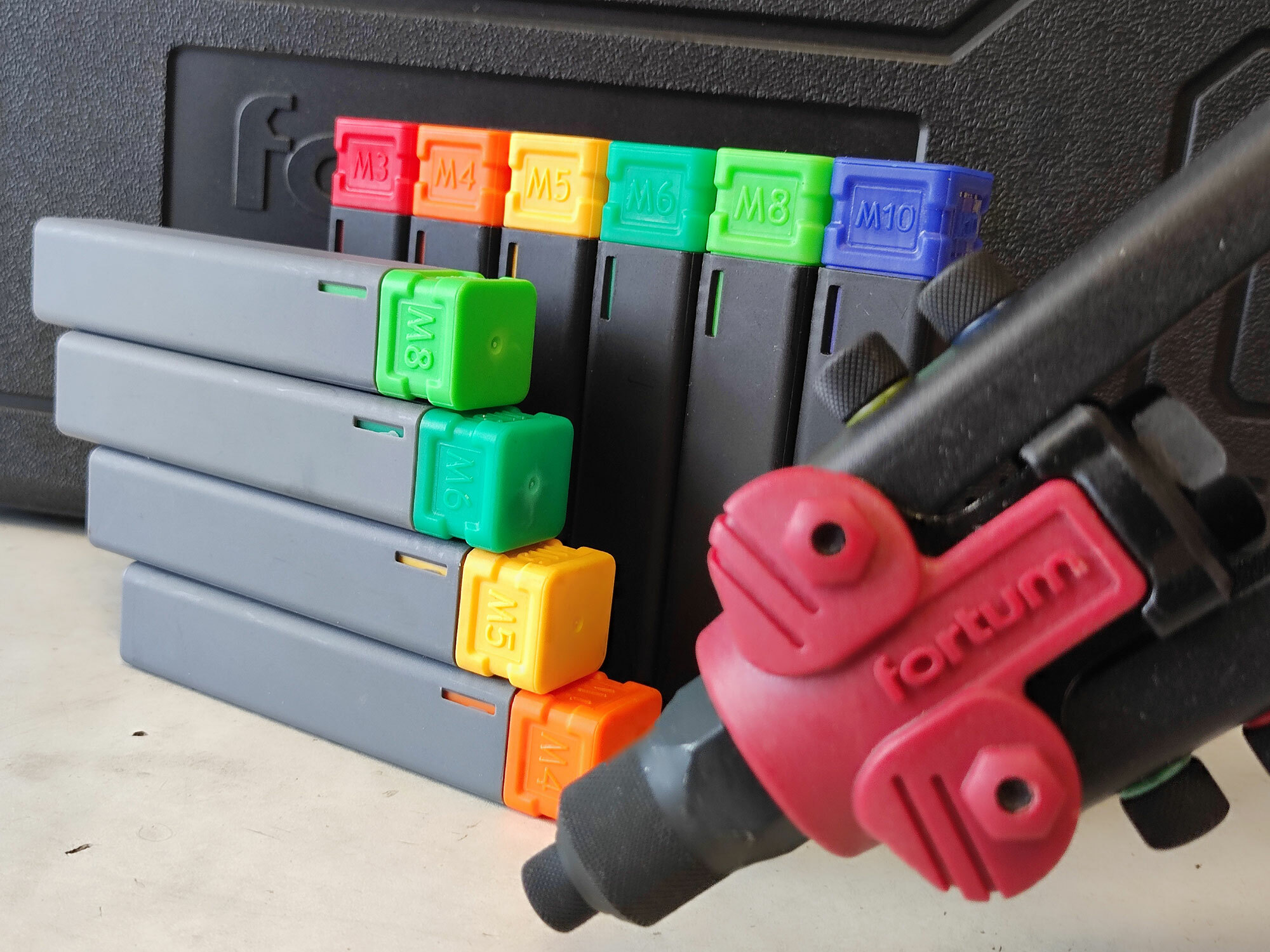 Kliešte nitovacie 3v1, nity 2,4-6,4mm, matice M3-M10, skrutky M4-M8, FORTUM