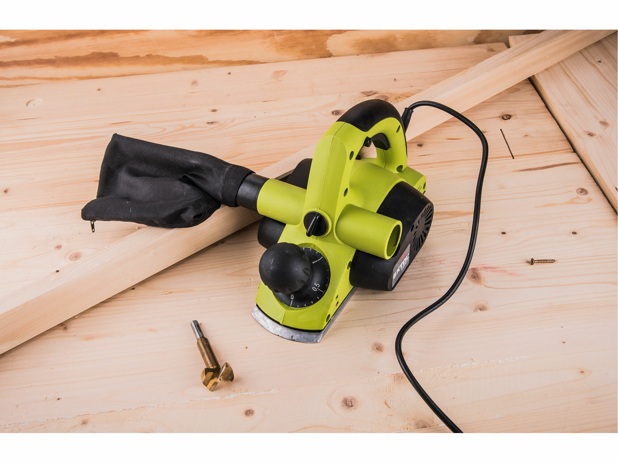 Hoblík falcovací, príkon 750W, hobľovacia šírka 82mm